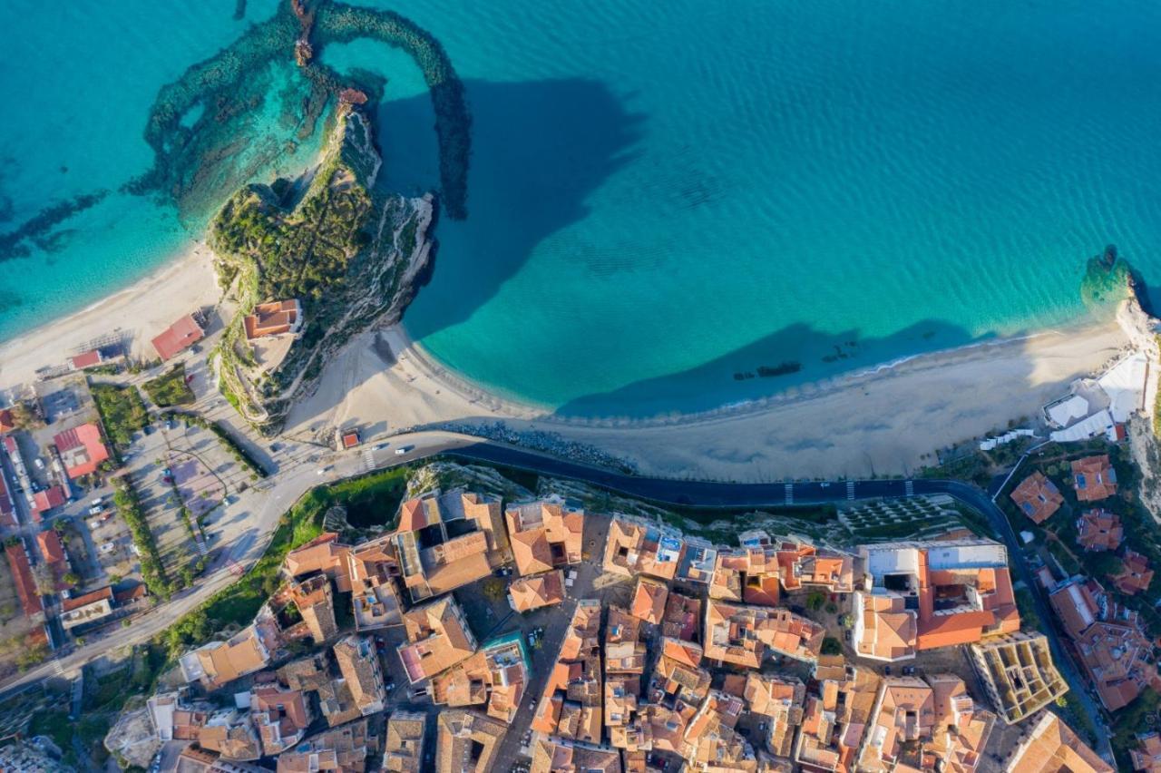 J Luxury Tropea