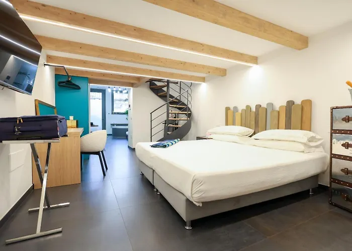 J Luxury Home