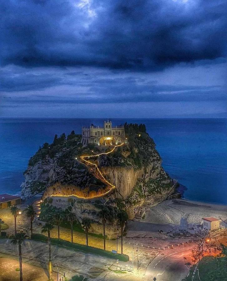 J Luxury * Tropea
