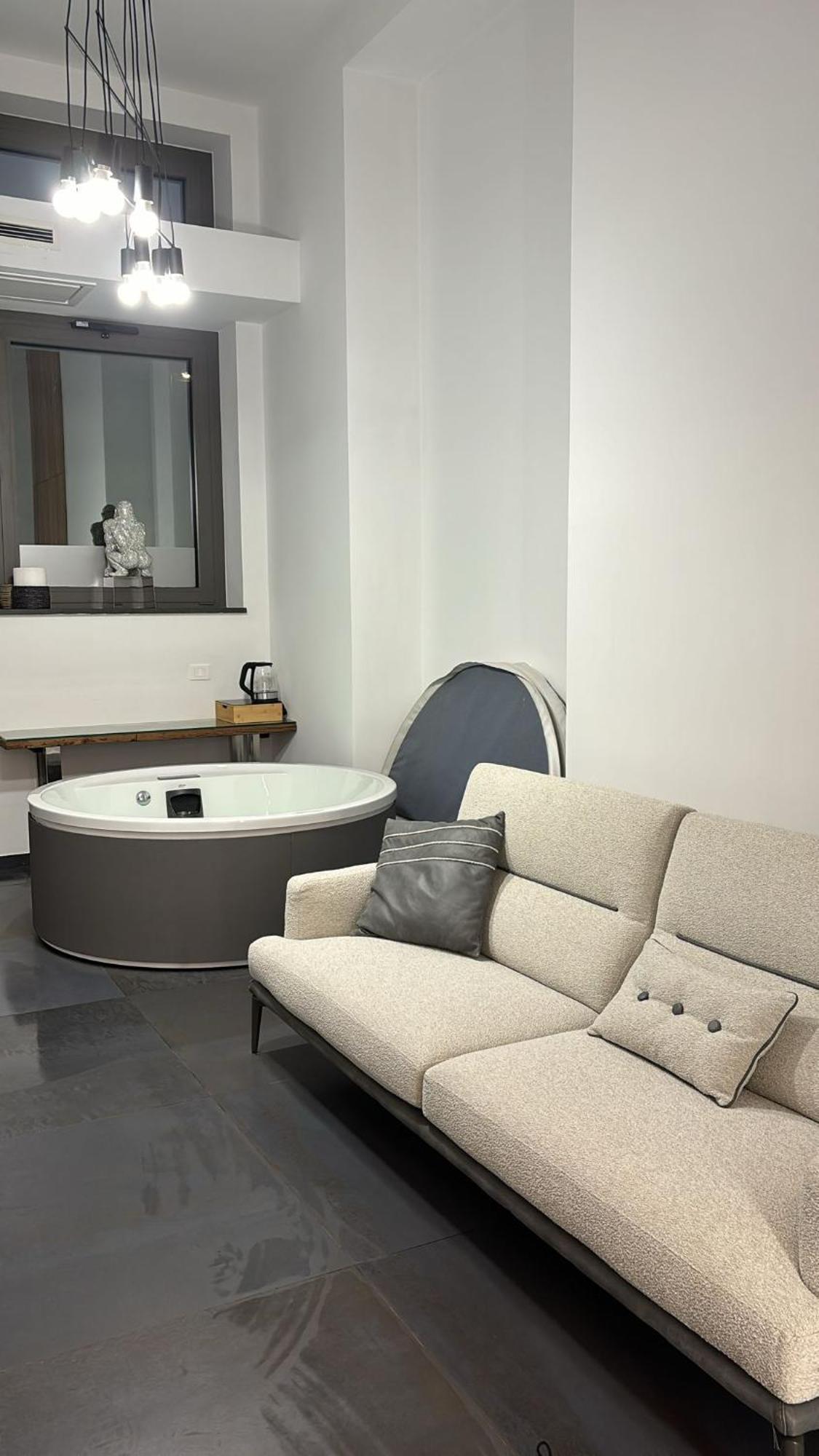 J Luxury Tropea